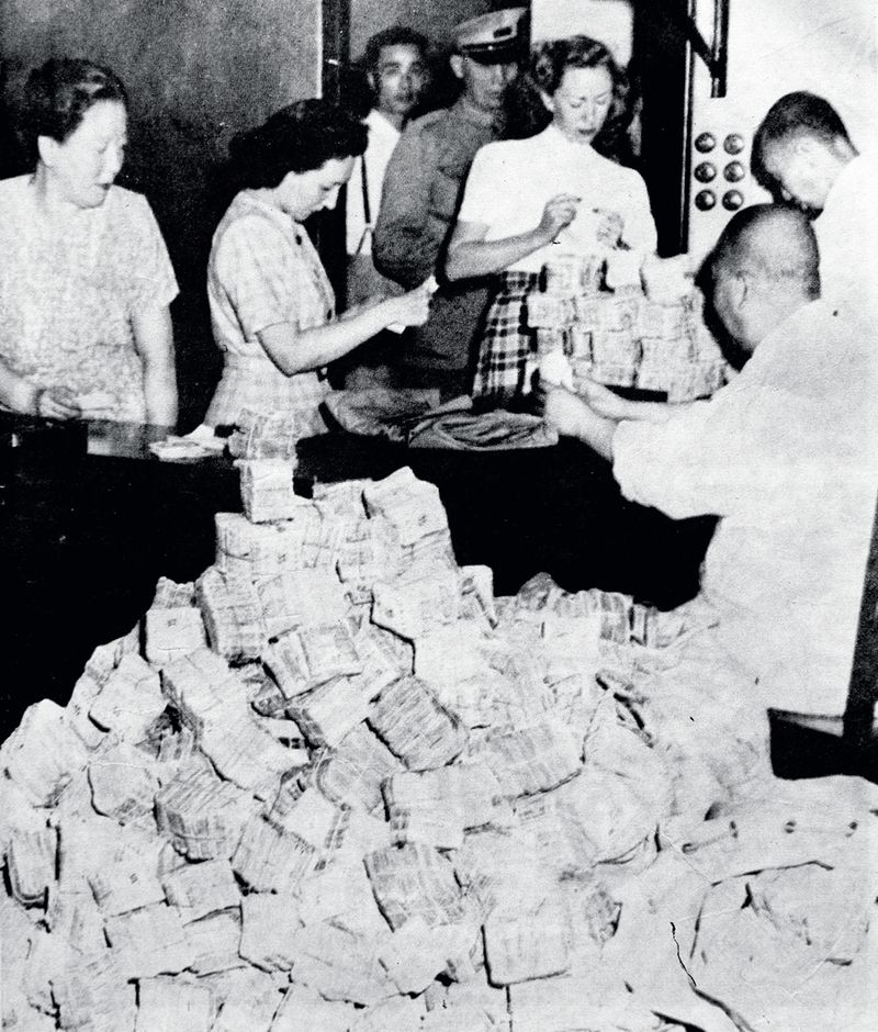 End stages of hyperinflation in Shanghai 1946-1949